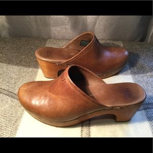 UGG leather shearling clogs shoes sz 9